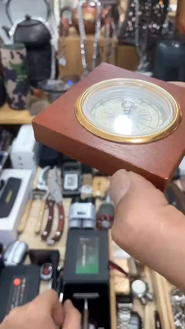 瓷片闪购商品  如图所示
