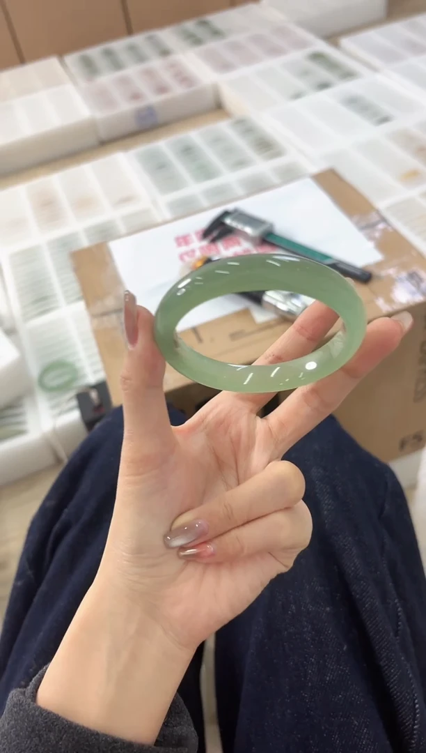 未镶嵌手镯石英质玉111-62D