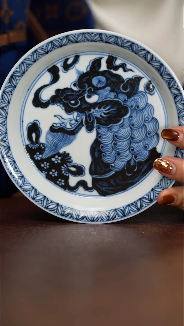 元青花狮子纹壶承