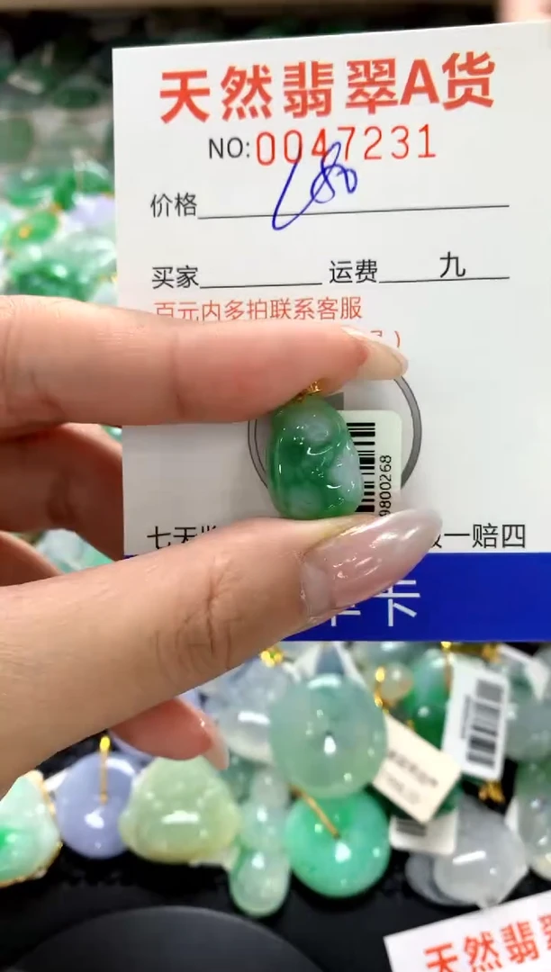 颈饰18K金镶嵌翡翠1111111111111111