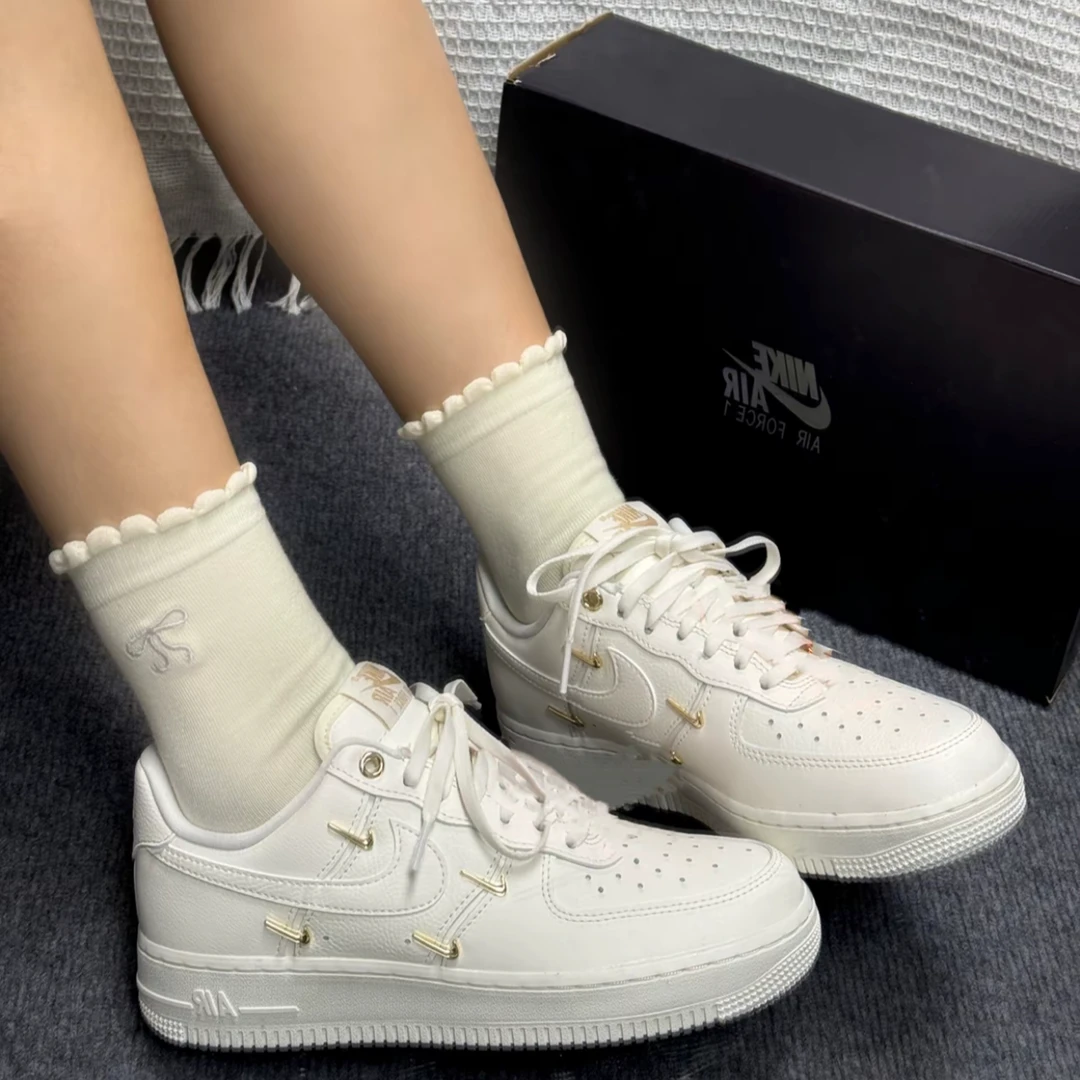 【耐克/商场同款新品】NIKE女子四钩空军一号休闲板鞋FV3654-111