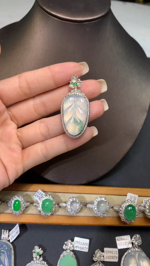 翡翠18K金镶嵌吊坠(不含链)吊坠