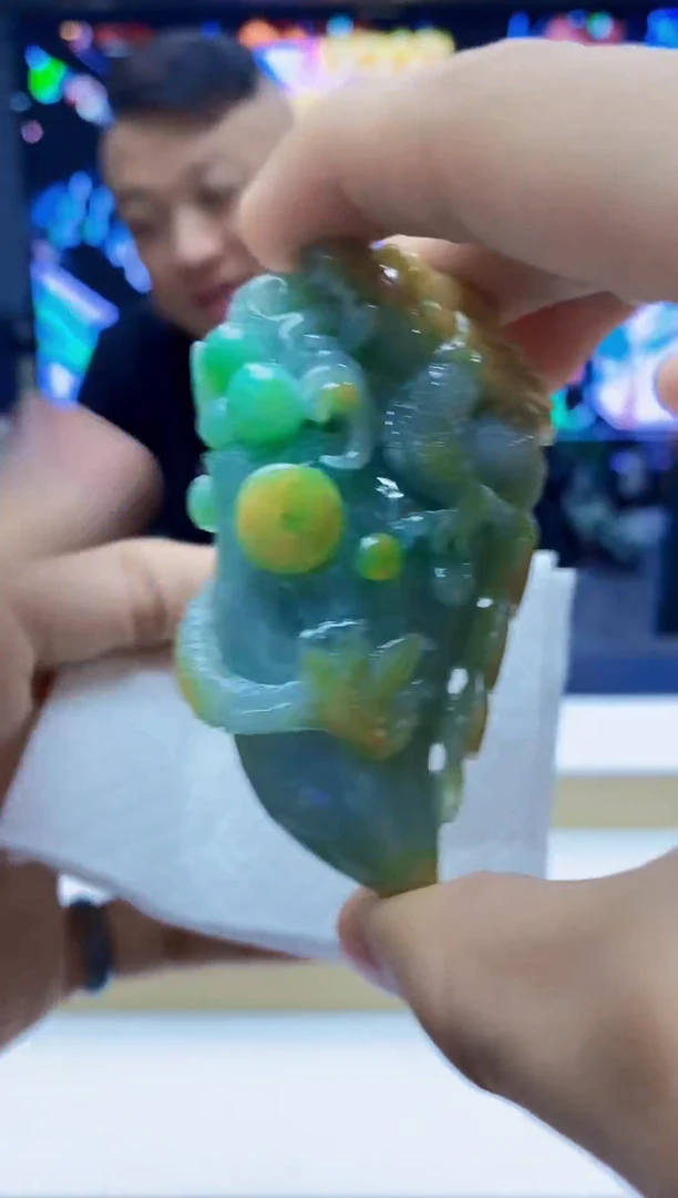 未镶嵌定制翡翠-毛货挂件 （赠珠链）20