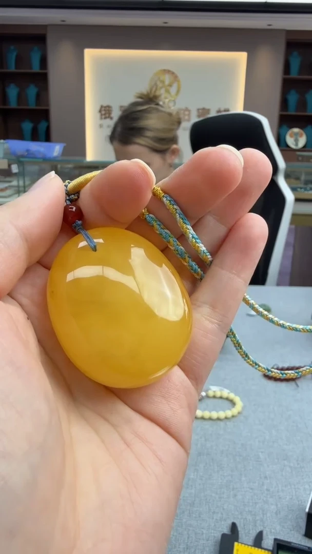 琥珀颈饰未镶嵌448秒拍号 假一罚三