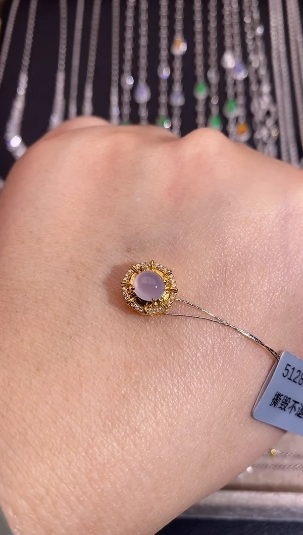 颈饰18K金镶嵌翡翠吊坠