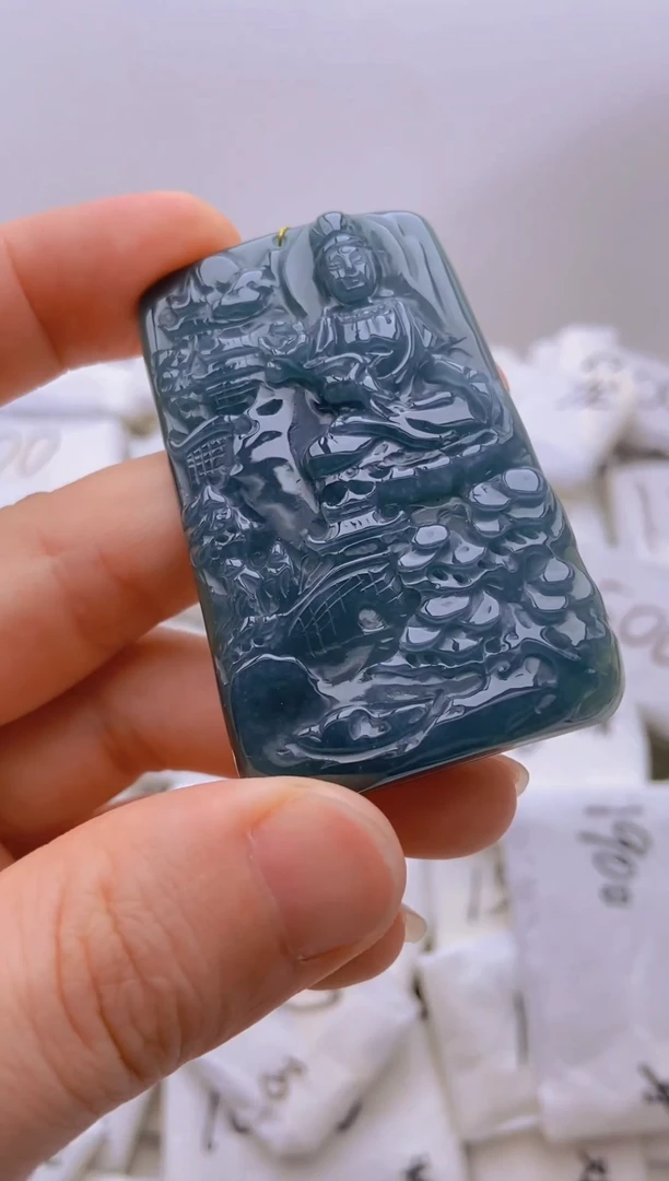 翡翠未镶嵌颈饰大势至