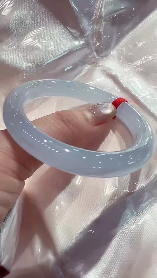 翡翠手镯未镶嵌翡翠手镯