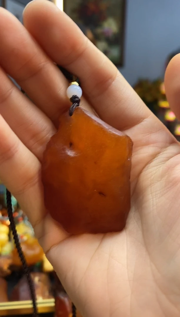 未镶嵌颈饰琥珀吊坠
