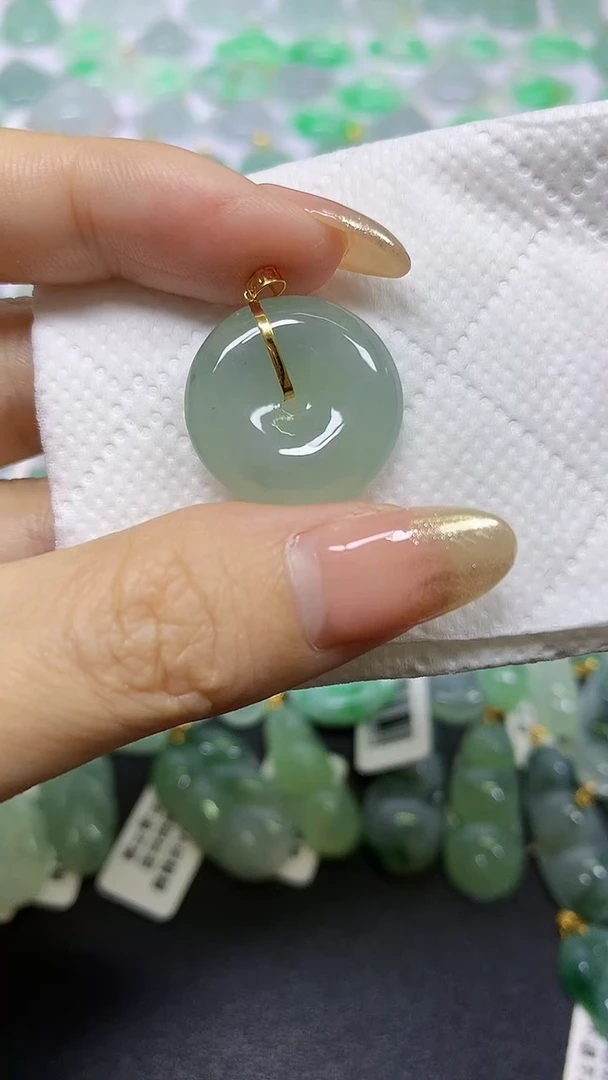 颈饰18K金镶嵌翡翠A货