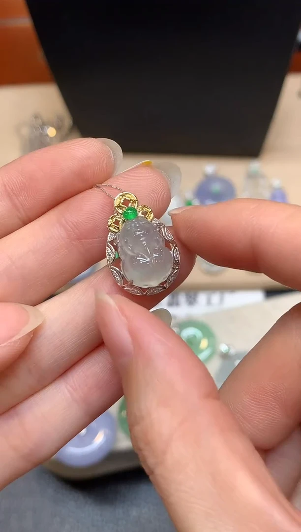 颈饰18K金镶嵌翡翠貔貅【无服务费