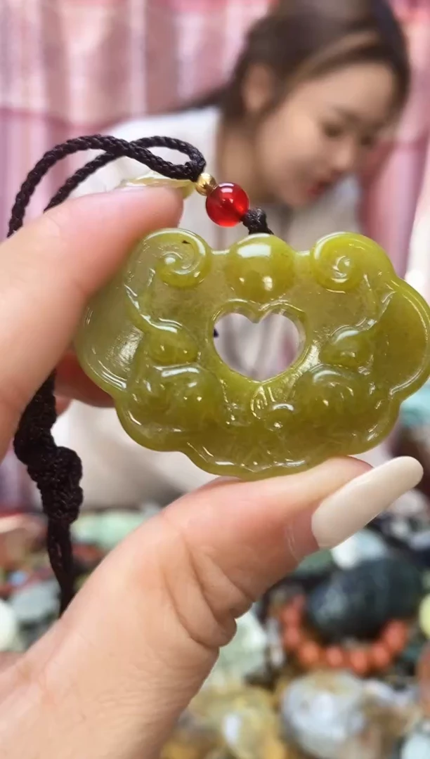 未镶嵌岫玉吊坠