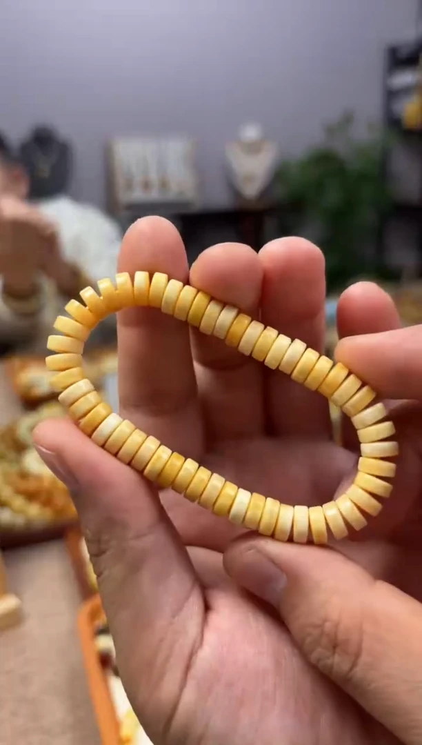 【闪购商品】蜜蜡裸石未镶嵌手串