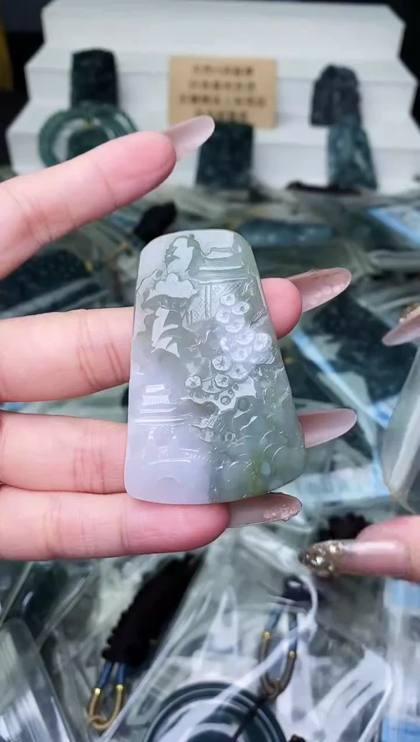 颈饰未镶嵌翡翠