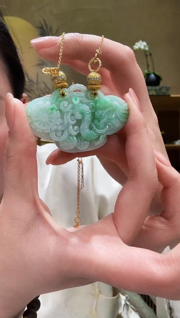 颈饰未镶嵌翡翠吊坠