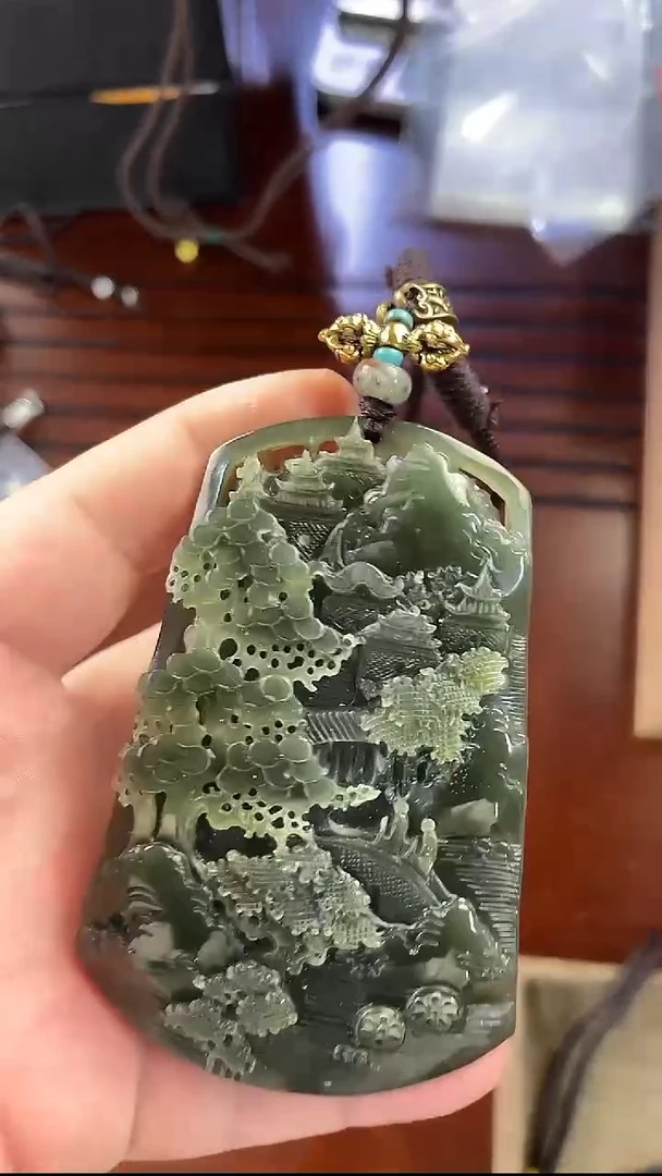 颈饰未镶嵌透闪石质玉吊坠