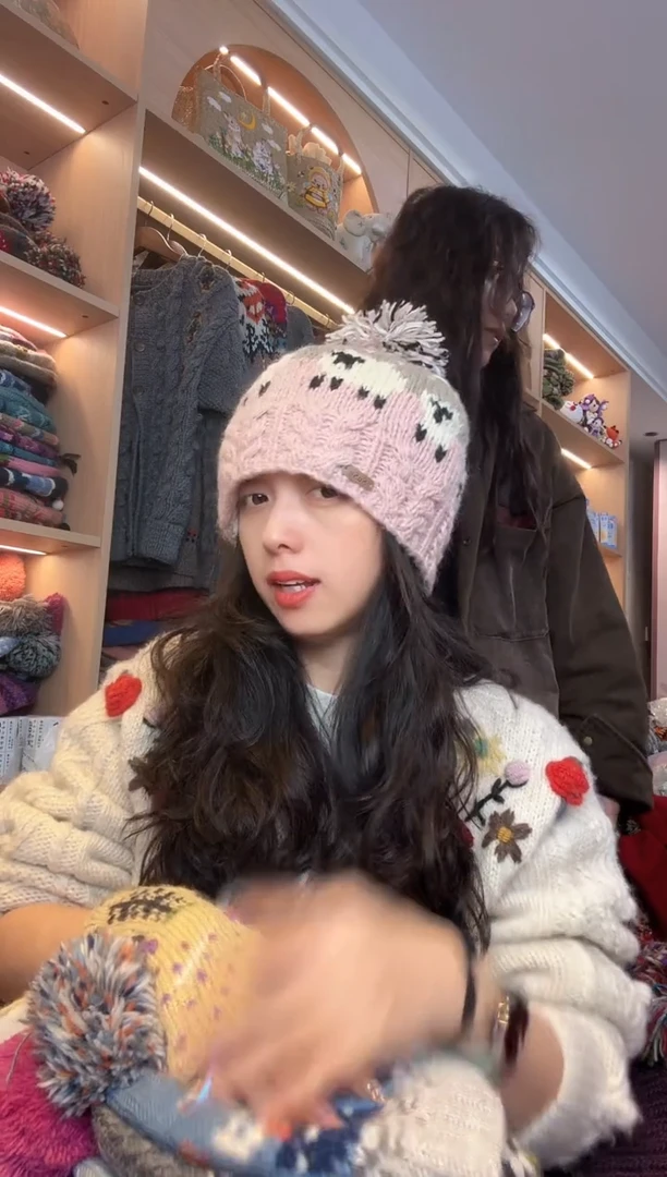 绵羊毛粉色的肖恩羊单球帽