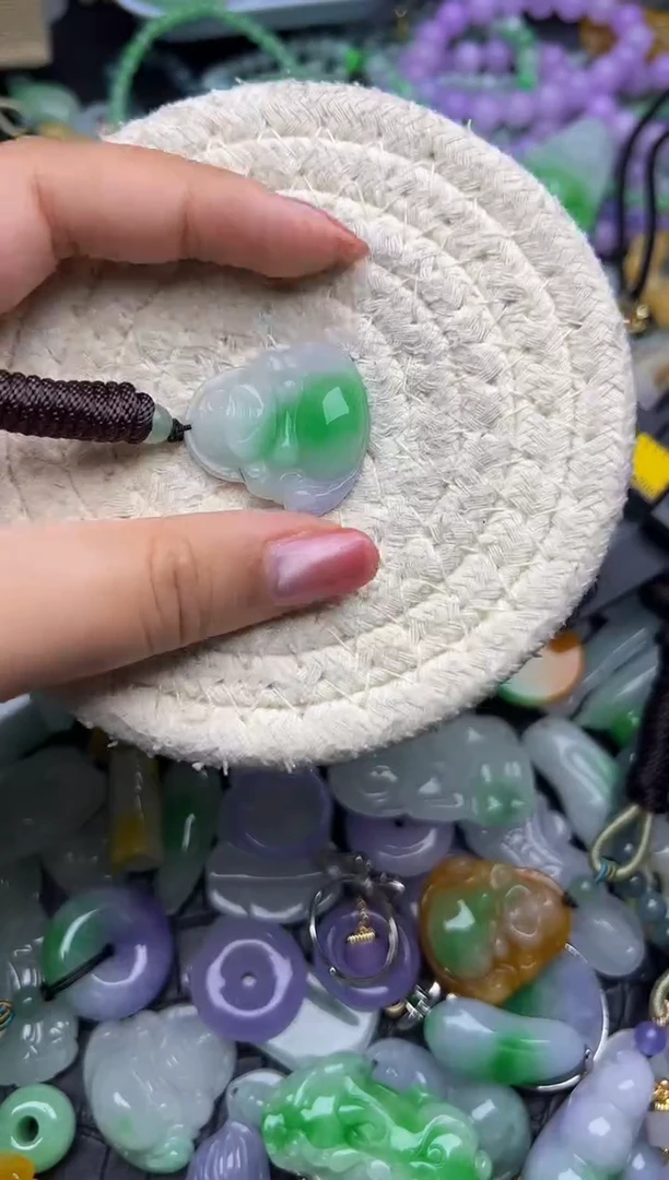 颈饰未镶嵌翡翠天然缅甸翡翠吊坠