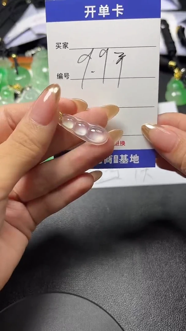 翡翠未镶嵌颈饰时尚女士精品吊坠