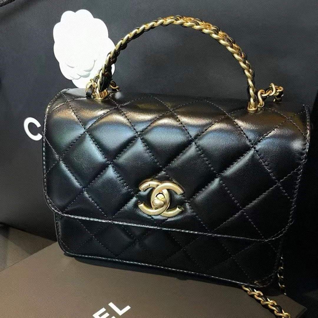 99新 Chanel/香奈儿 23p黑金字母镂空手柄mini包/DT017