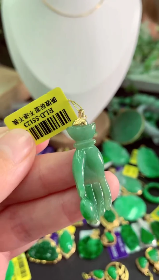 翡翠18K金镶嵌颈饰挂件