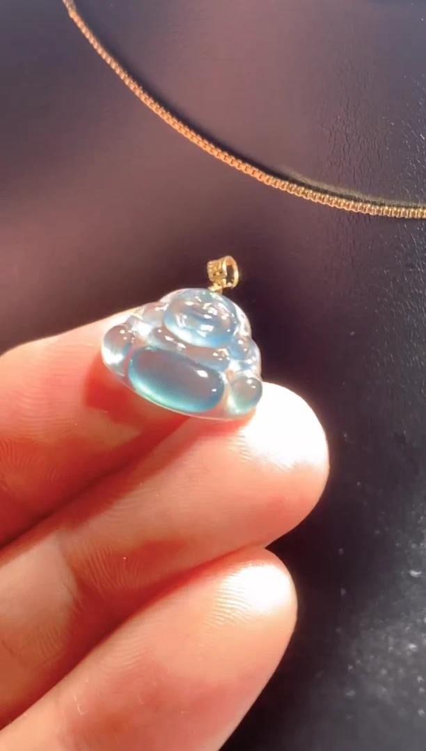 颈饰18K金镶嵌翡翠