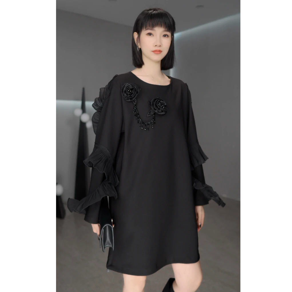 鑫鑫原创黑色秋春季新款立体花朵荷叶边设计中长款显瘦连衣裙6852
