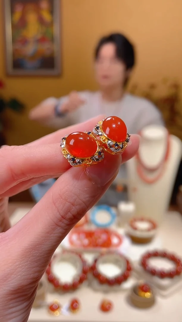 18K金镶嵌南红玛瑙耳饰@@DF51124012