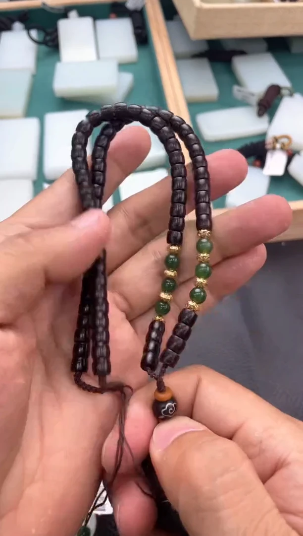 和田玉未镶嵌颈饰绳子