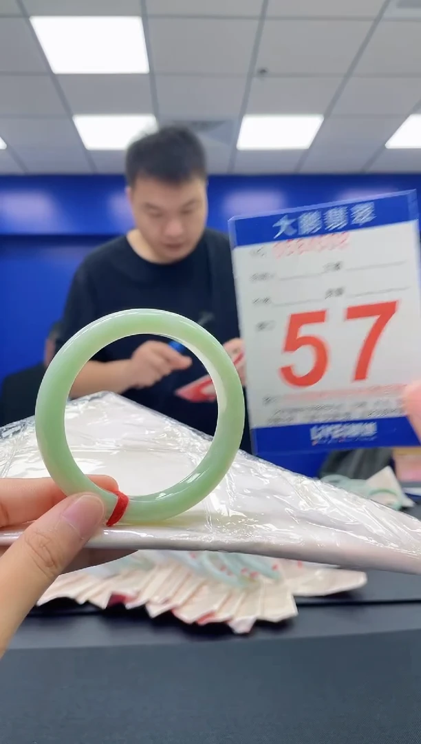 翡翠手镯未镶嵌AAAAAAAA