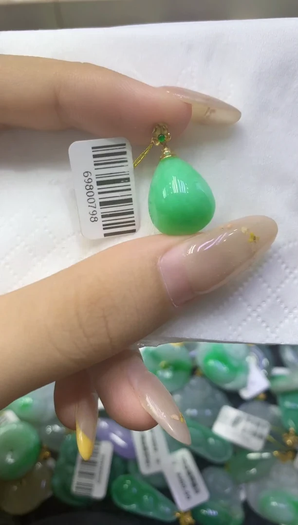 颈饰18K金镶嵌翡翠天然缅甸翡翠A货