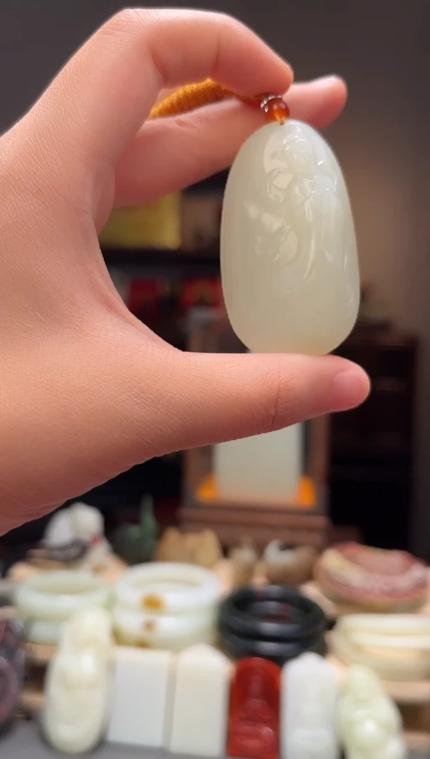 颈饰未镶嵌和田玉吊坠