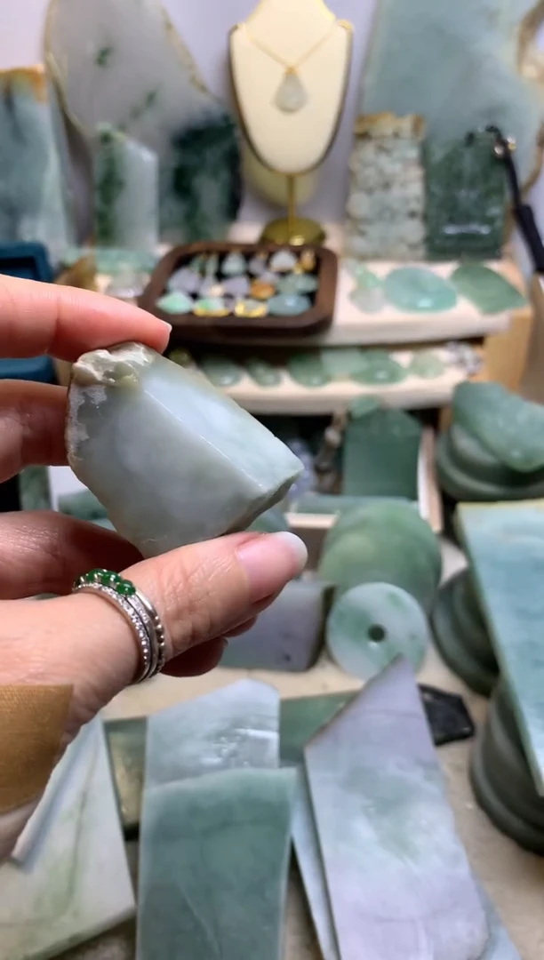 【闪购商品】翡翠挂件未镶嵌缅甸A货翡翠，没有运费险