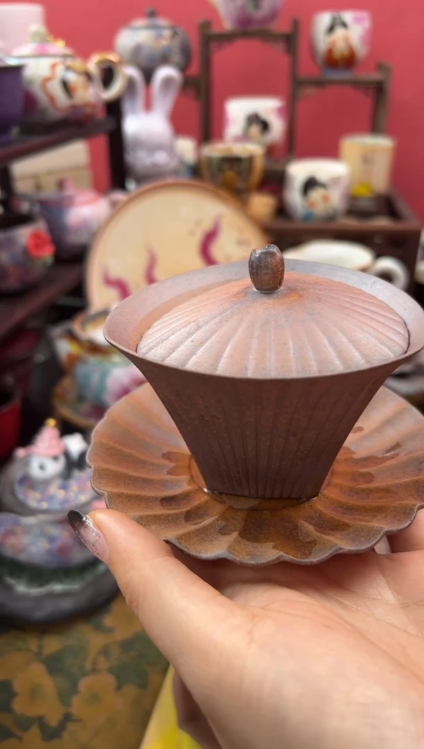 【闪购商品】粗陶竖纹莲花盖碗