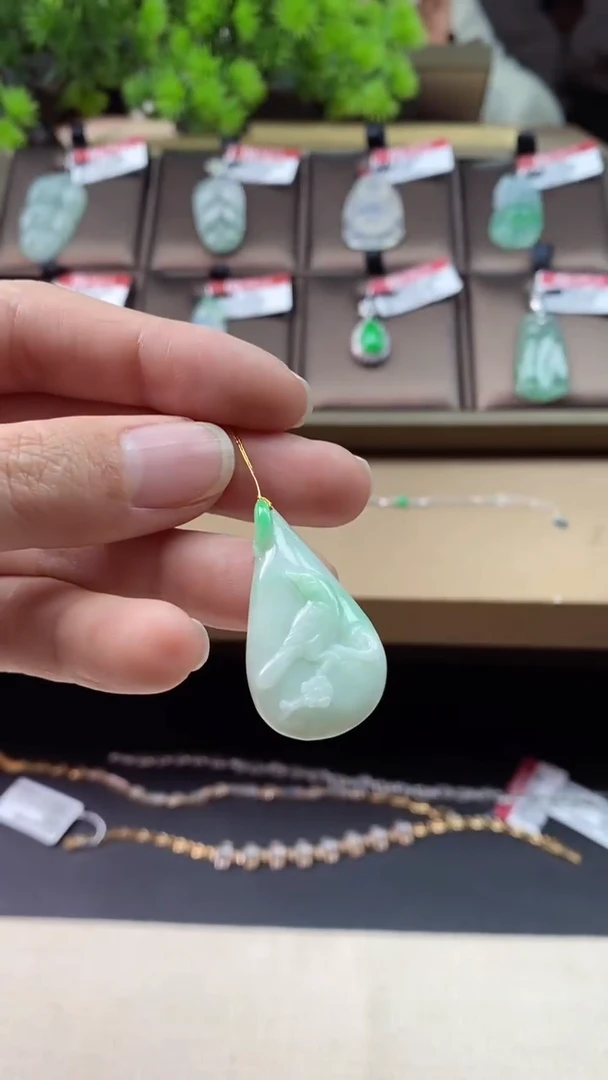 【闪购商品】翡翠颈饰未镶嵌花件