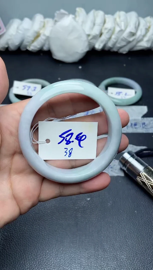 未镶嵌手镯翡翠38