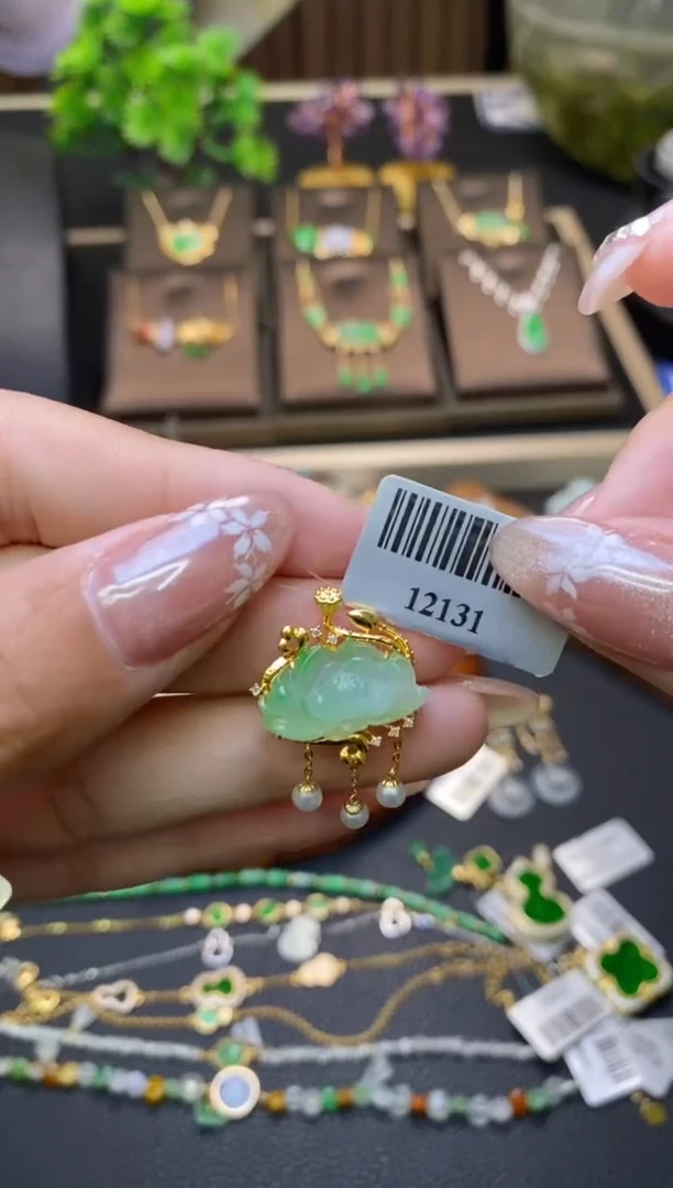 翡翠18K金镶嵌颈饰净货12131