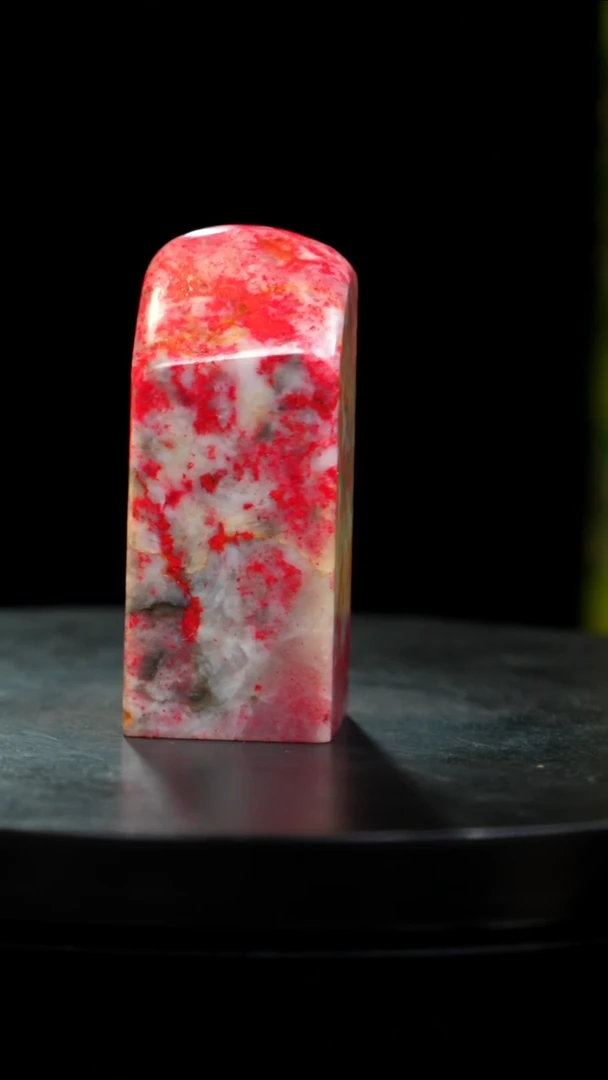 鸡血石瓷白鸡血石