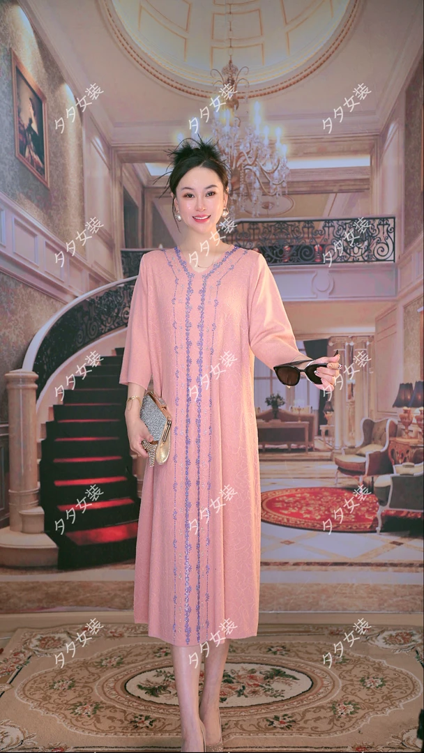 新款V领奥钻气质宽松八分袖中长款连衣裙妈妈装