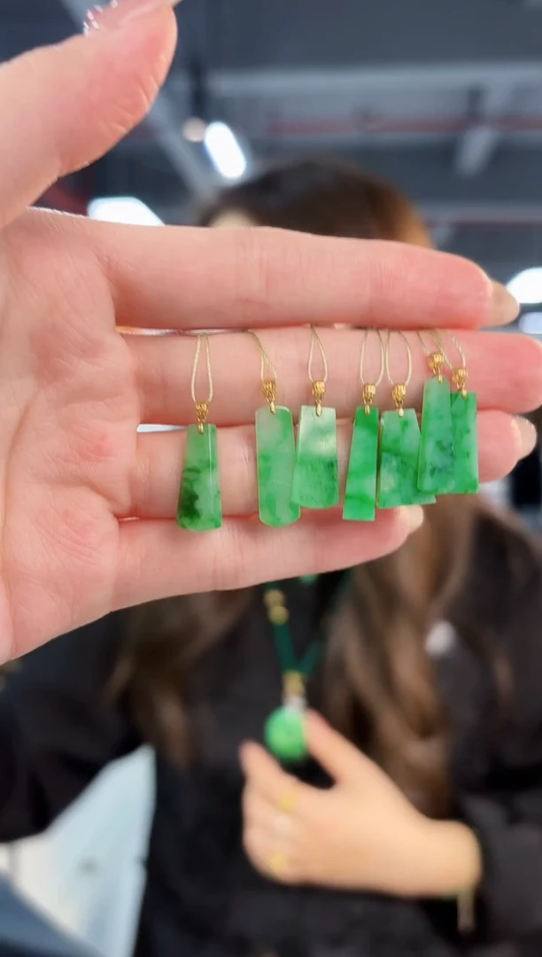 【闪购商品】翡翠颈饰18K金镶嵌99缅料A货/多样性发货/一件