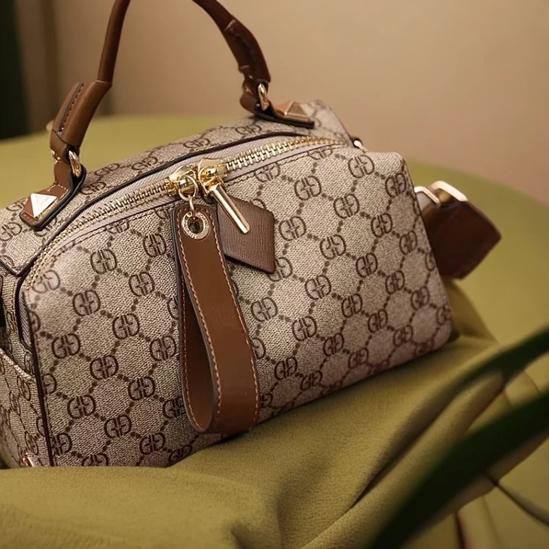 2025新款轻奢时尚感品牌单肩斜挎包复古包包女手提枕头包印花