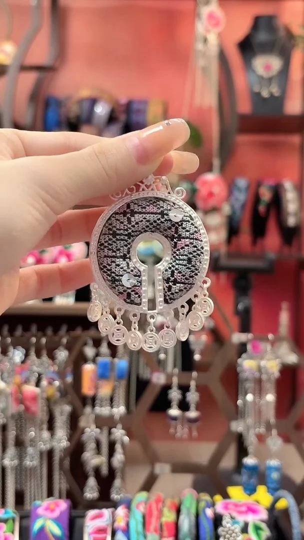 织绣 云织谣民族风精美饰品   496