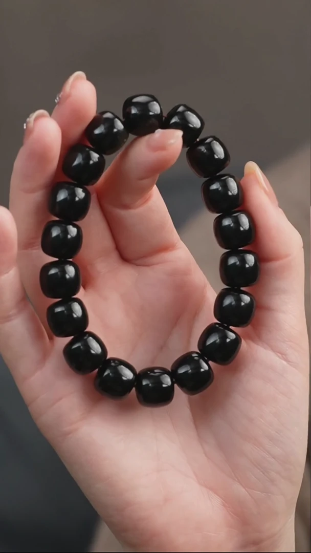 未镶嵌手串岫岩河磨玉（透闪石质玉）A****）墨色手串