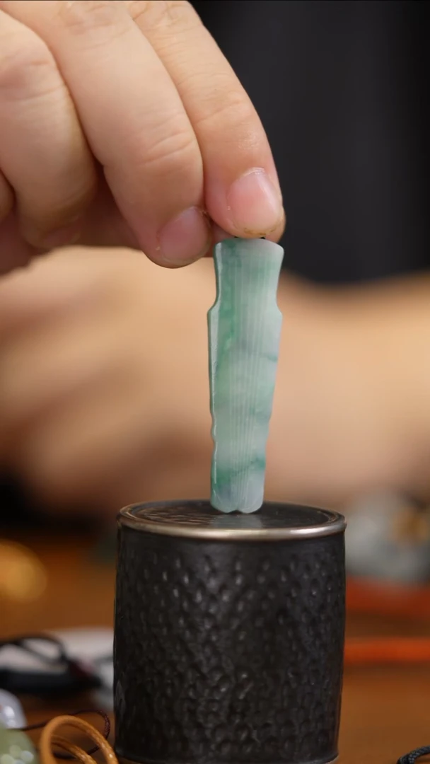 翡翠未镶嵌颈饰翡翠吊坠-古琴