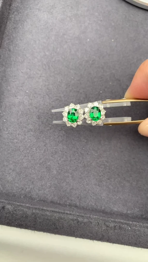 18K金镶嵌耳钉石榴石（沙弗莱）2.2ct沙弗莱 定制 GE