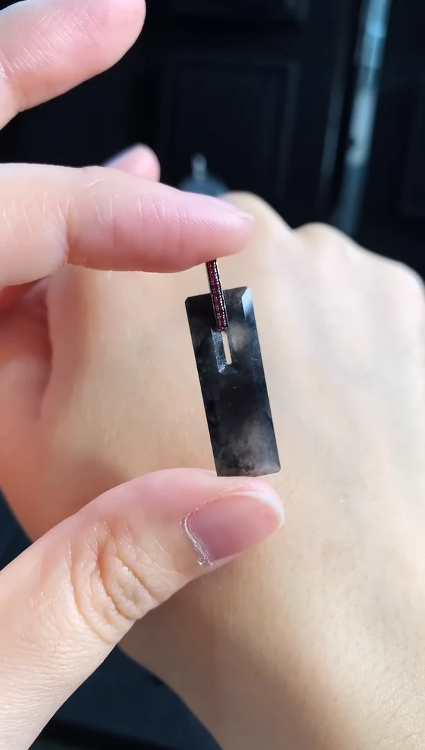 【闪购商品】翡翠颈饰18K金镶嵌吊坠