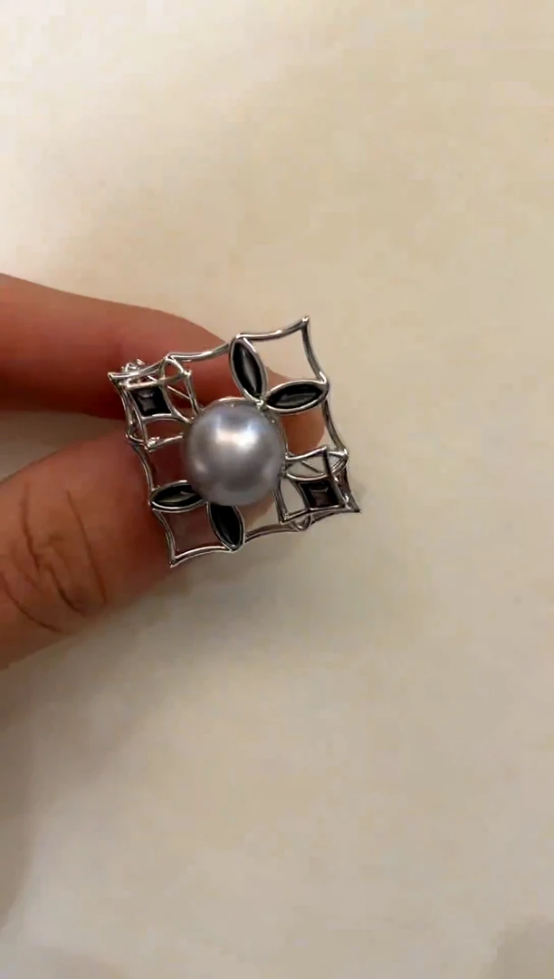 未镶嵌胸饰海水珍珠