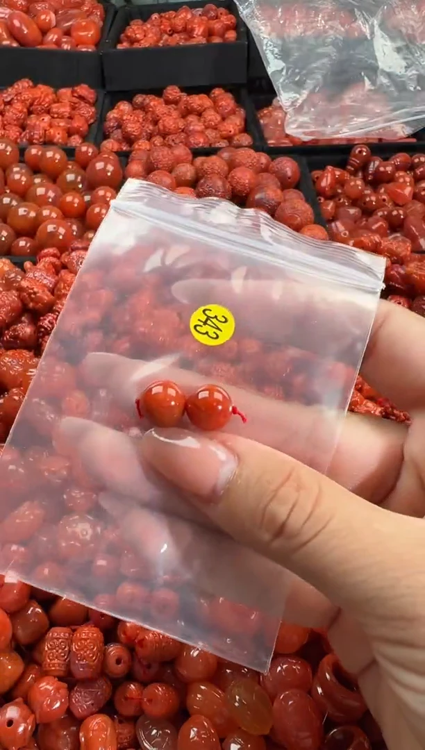 南红玛瑙未镶嵌颈饰1