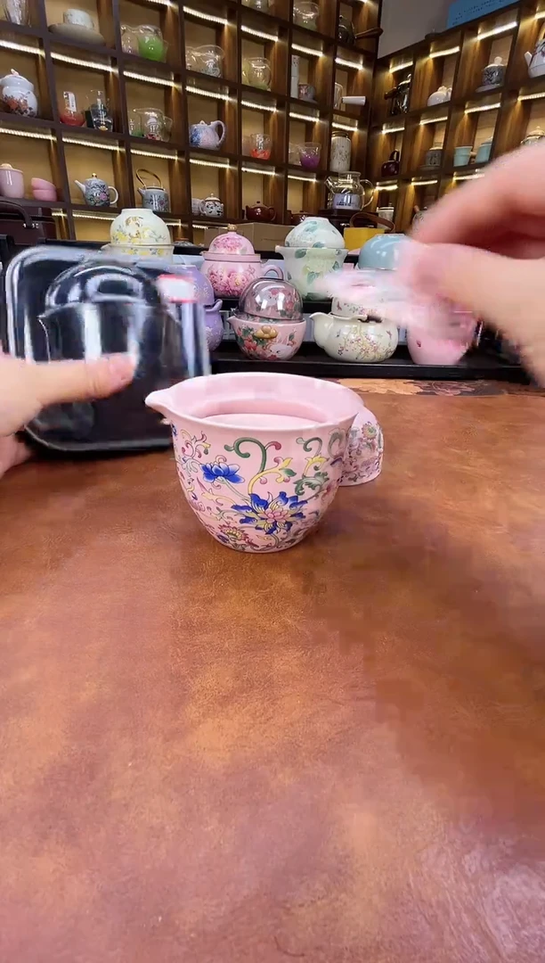 哑光粉珐琅彩旅行套装