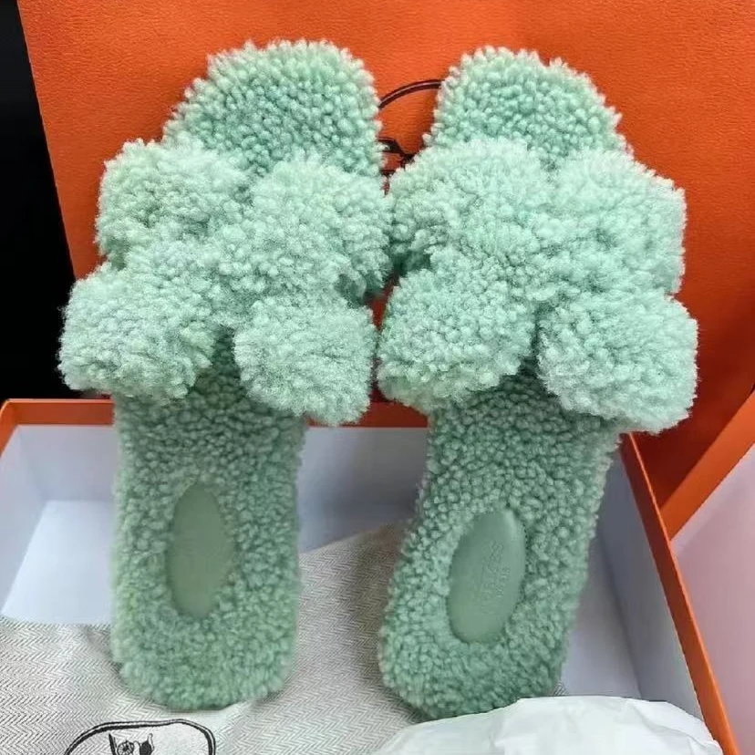 全新未使用 Hermes/爱马仕 绿色毛毛拖