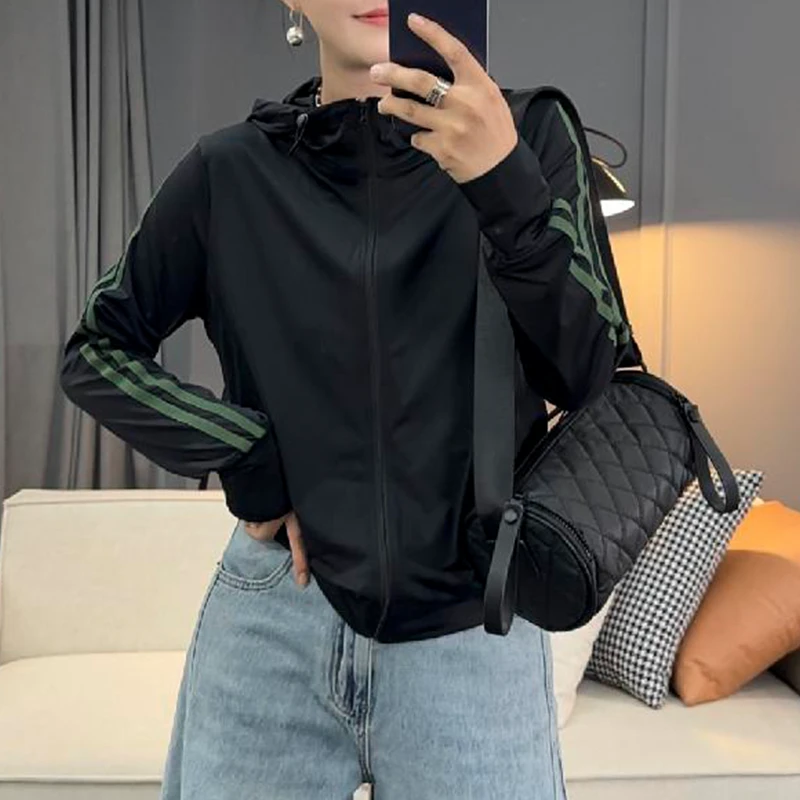 休闲简约连帽透气外套2025夏新款时尚百搭长袖大版侧条宽松防嗮衣